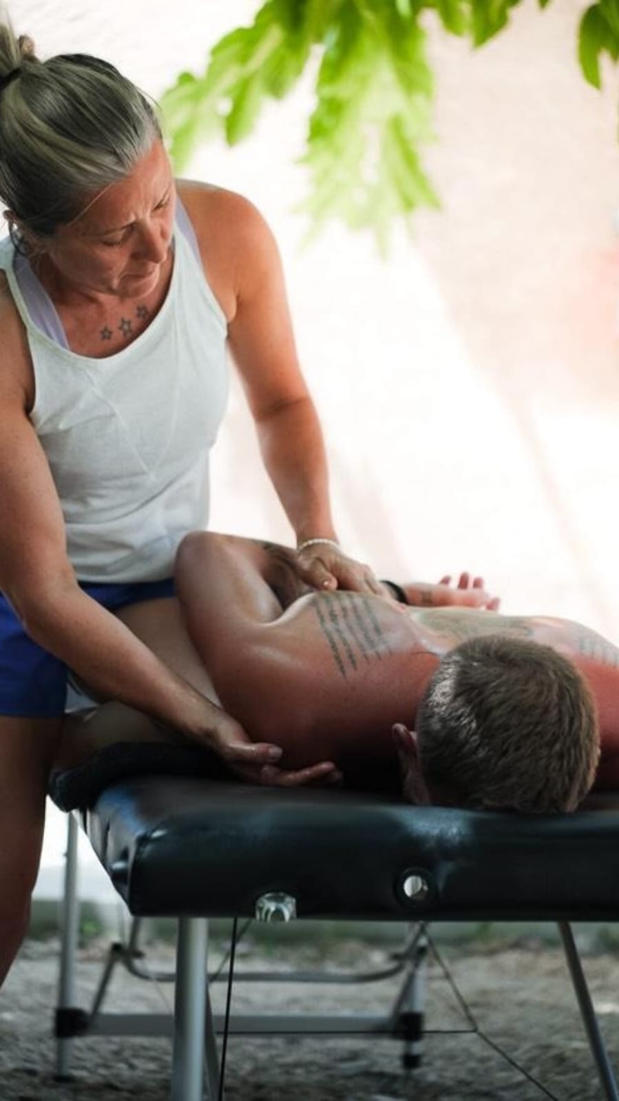 Massage sportif-mobilité de l'épaule Massage sportif-mobilité de l'épaule